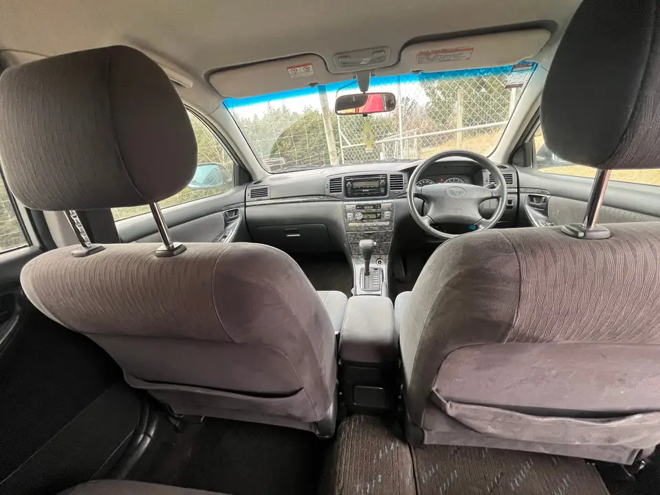 Front seats and dashboard seen from the rear bench