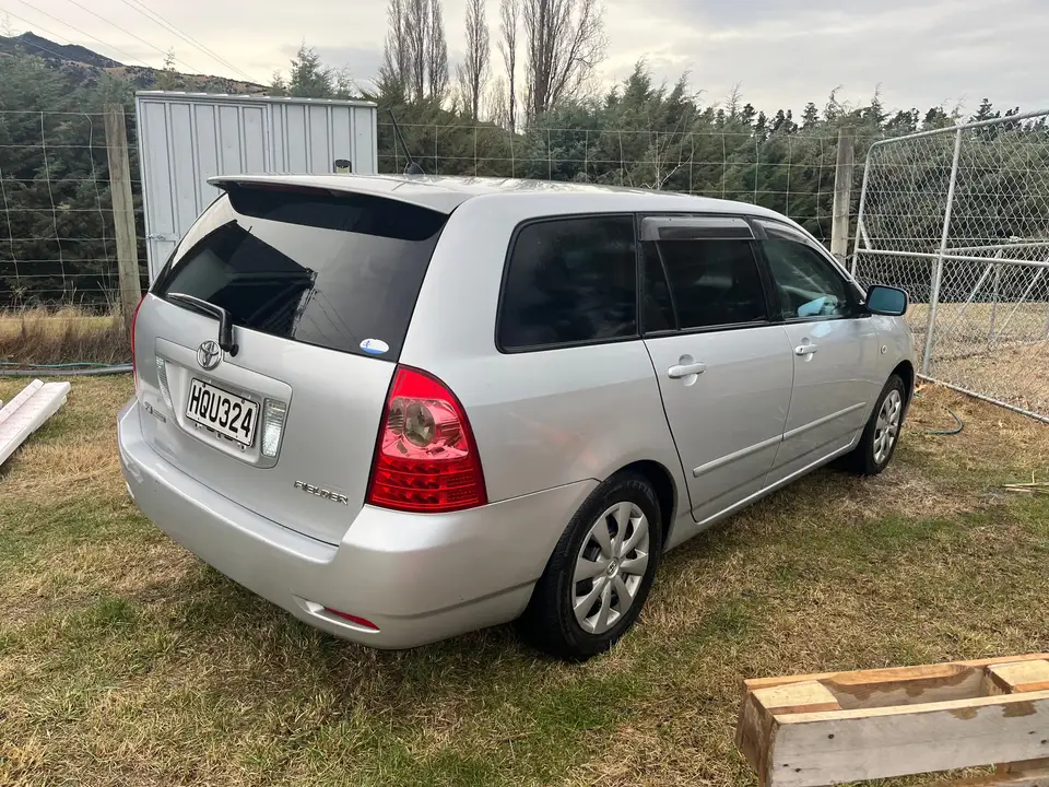 Rear three-quarter view with the tailgate closed