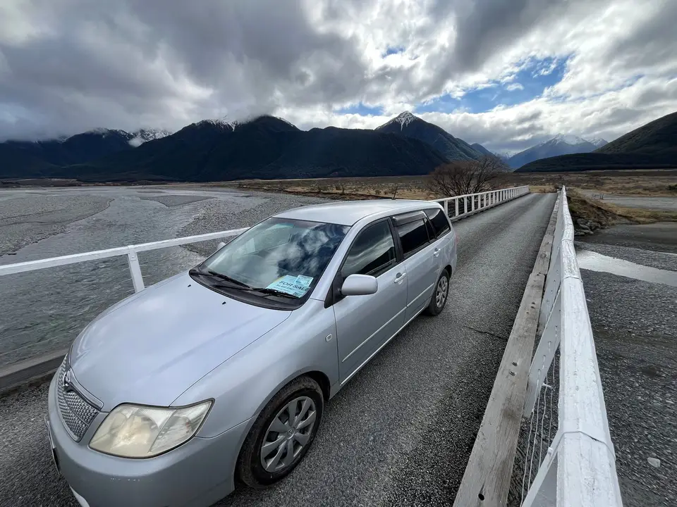 On a one-lane bridge above the river